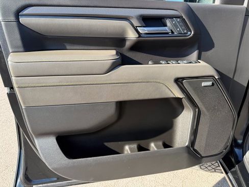 Used 2025 Chevrolet Silverado 2500 ZR2 image 9