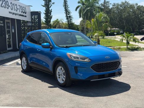Used 2020 Ford Escape SE FWD image 3