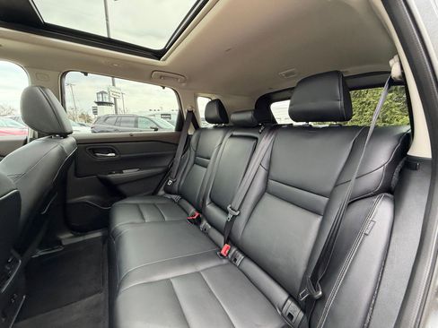 Used 2023 Nissan Rogue SL w/ SL Premium Package image 25