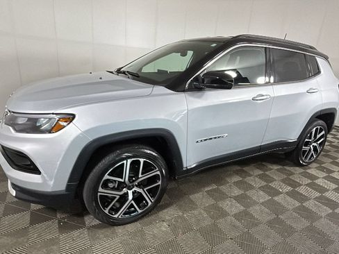 Used 2025 Jeep Compass Limited AWD/4WD image 8