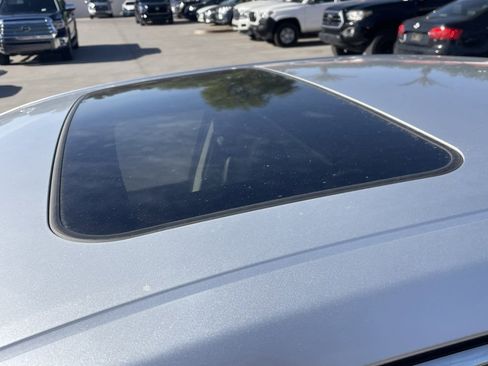 Used 2013 Toyota Avalon XLE Premium image 4