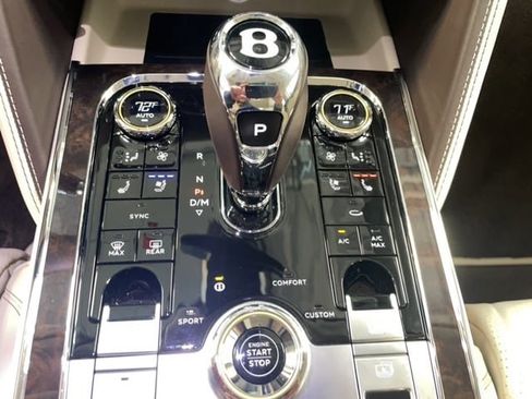 Used 2021 Bentley Flying Spur W12 image 12