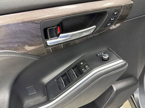 Used 2023 Toyota Highlander Limited image 20