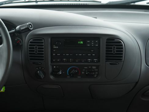 Used 2001 Ford F150 XLT image 17