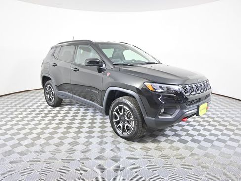 Used 2024 Jeep Compass Trailhawk AWD/4WD image 9