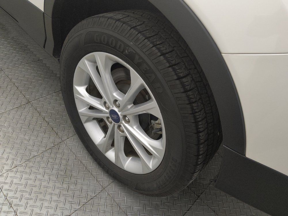 Used 2017 Ford Escape SE FWD image 31