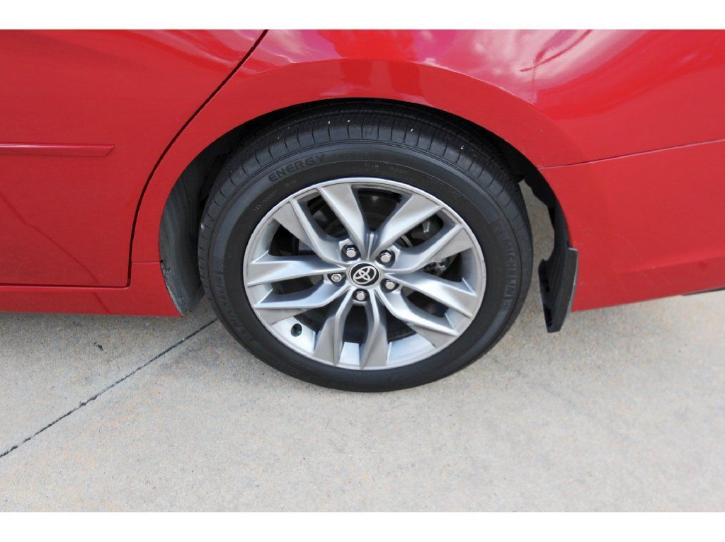 Used 2022 Toyota Avalon XLE FWD image 7
