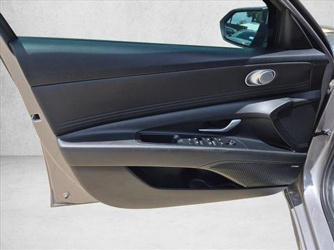Used 2023 Hyundai Elantra Limited FWD image 11