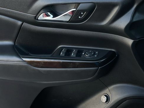 Used 2023 GMC Acadia AT4 image 21