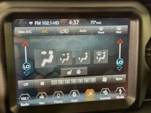 Used 2018 Jeep Wrangler Unlimited Sahara AWD/4WD image 20