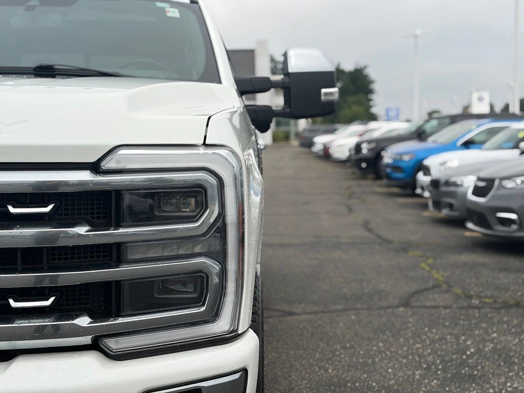 Used 2024 Ford F250 Platinum AWD/4WD image 4