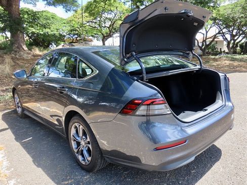Used 2023 Honda Accord EX image 9