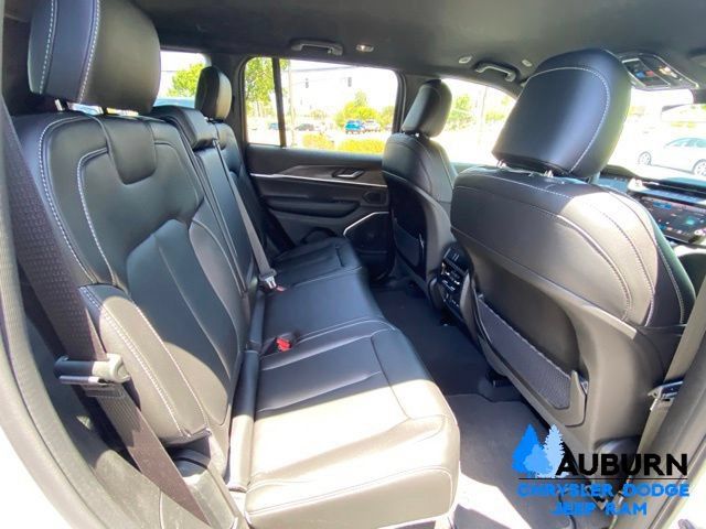 Used 2026 Jeep Grand Cherokee Limited AWD/4WD image 19