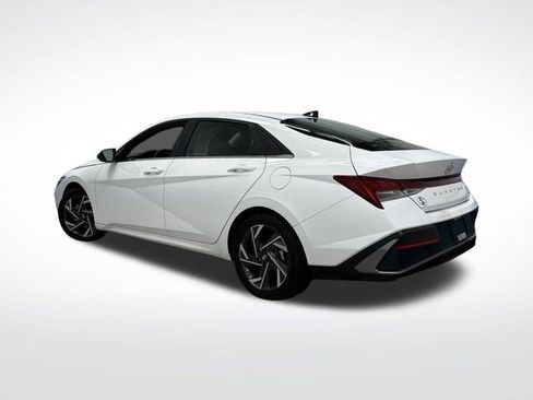 Used 2024 Hyundai Elantra Limited image 3