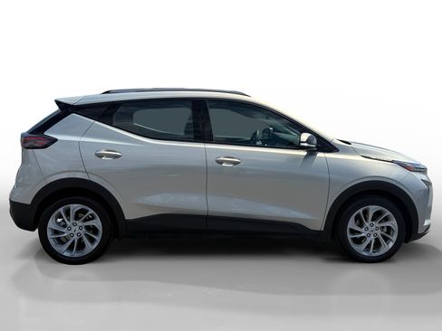 Used 2023 Chevrolet Bolt EUV LT FWD image 6