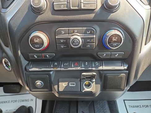 Used 2019 Chevrolet Silverado 1500 LT Trail Boss w/ Convenience Package AWD/4WD image 24