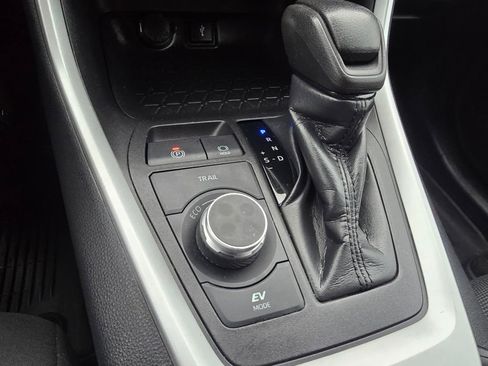 Certified 2021 Toyota RAV4 LE AWD/4WD image 25