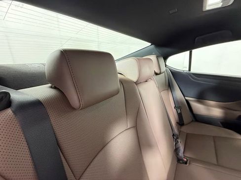 Used 2025 Lexus ES 300h w/ Premium Package image 28