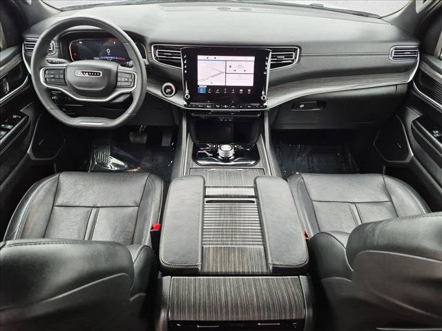 Used 2024 Jeep Wagoneer L Series II w/ Flexible Seating Group AWD/4WD image 18