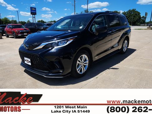 Used 2021 Toyota Sienna XSE w/ XSE Plus Package AWD/4WD image 1