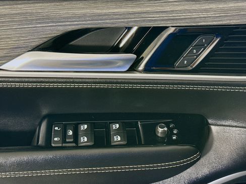 Used 2023 Jeep Wagoneer Series II RWD image 24