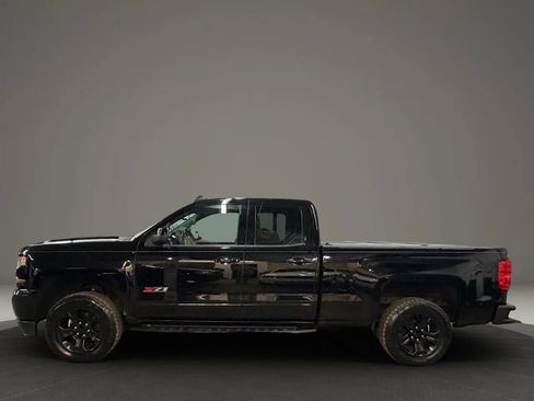 Used 2018 Chevrolet Silverado 1500 LT w/ Midnight Edition AWD/4WD image 5