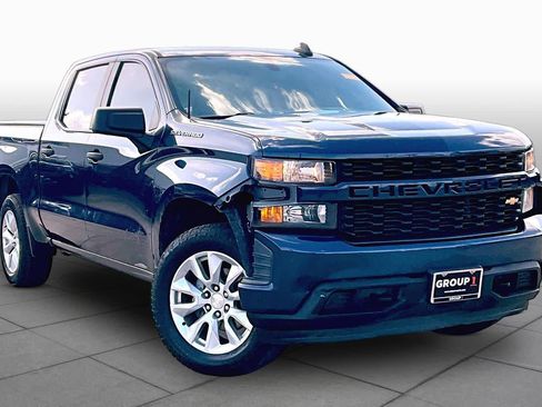 Used 2019 Chevrolet Silverado 1500 Custom w/ Custom Convenience Package AWD/4WD image 3