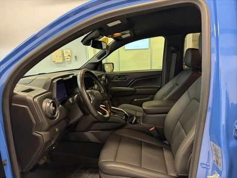 Used 2025 Chevrolet Colorado Trail Boss image 11