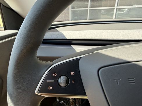 Used 2025 Tesla Model 3 AWD/4WD image 34