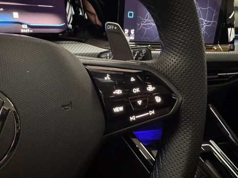 Used 2024 Volkswagen Golf R image 27