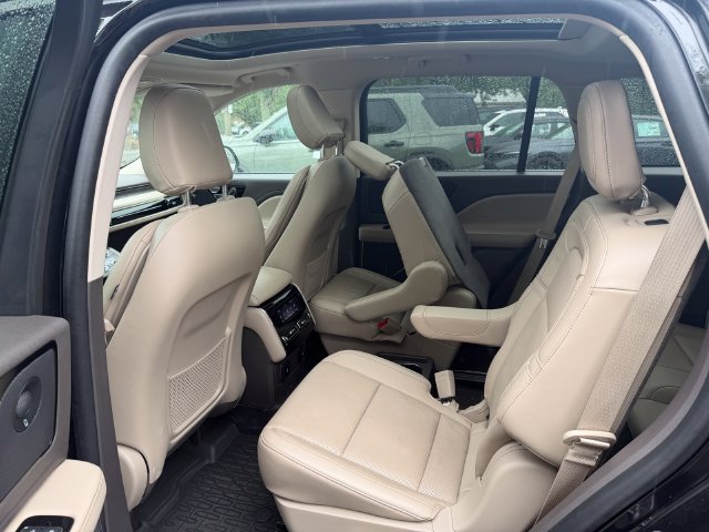 Used 2022 Lincoln Aviator Reserve w/ Equipment Group 201A AWD/4WD image 7