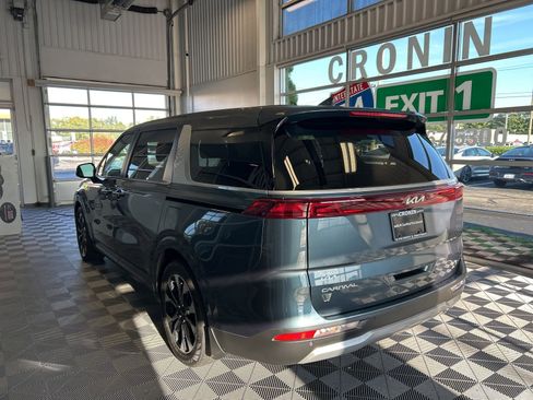 Certified 2024 Kia Carnival EX image 4