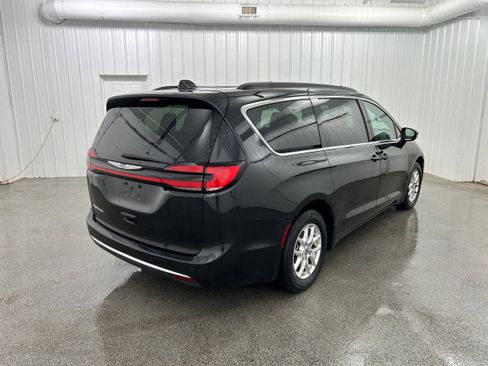 Used 2022 Chrysler Pacifica Touring-L FWD image 36