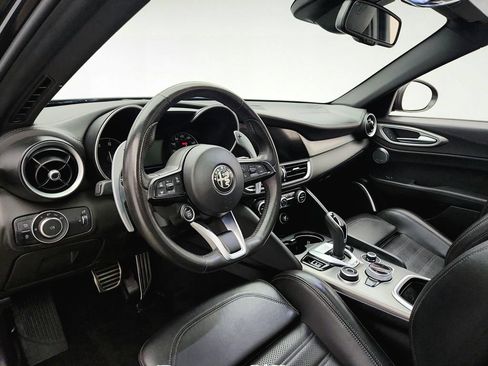 Used 2023 Alfa Romeo Giulia Veloce AWD/4WD image 9