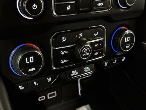 Used 2023 Chevrolet Suburban Premier AWD/4WD image 17
