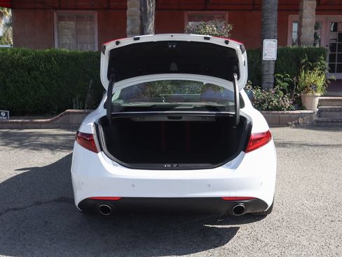 Used 2019 Alfa Romeo Giulia RWD image 8