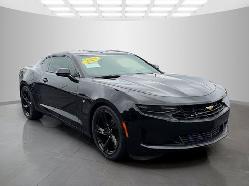 Used 2023 Chevrolet Camaro LT RWD image 5