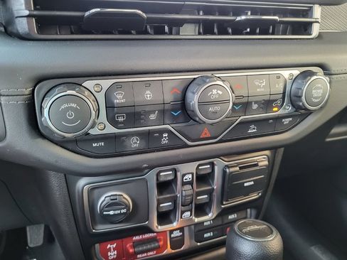 Used 2026 Jeep Gladiator Mojave AWD/4WD image 19