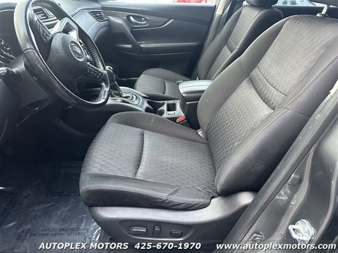 Used 2020 Nissan Rogue SV image 23