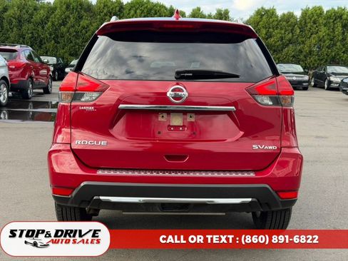 Used 2017 Nissan Rogue SV AWD/4WD image 6