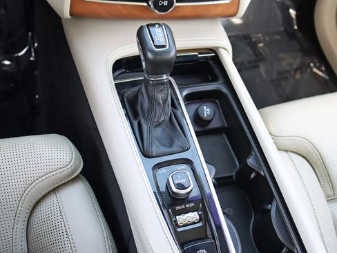 Used 2017 Volvo XC90 T6 Inscription w/ Vision Package AWD/4WD image 27