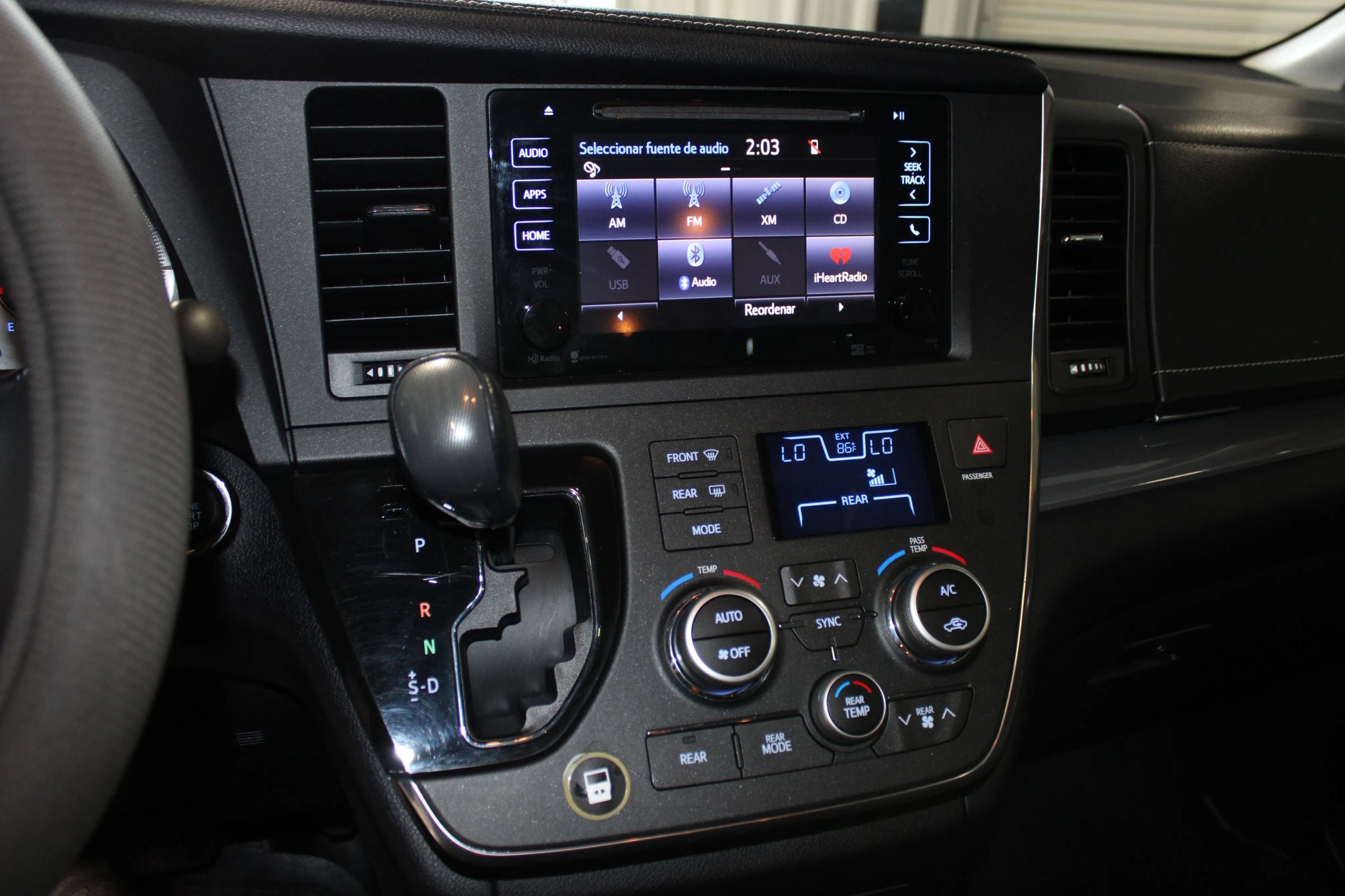 Used 2015 Toyota Sienna SE w/ SE Preferred Package FWD image 15