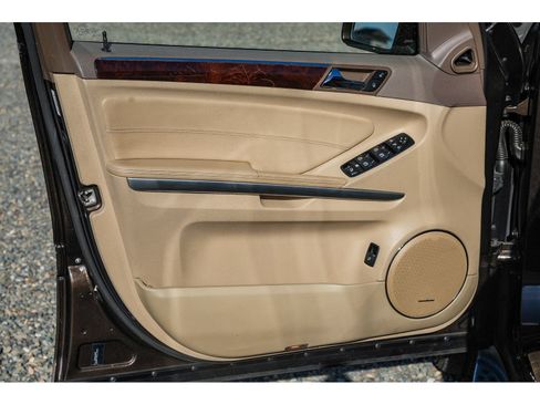 Used 2012 Mercedes-Benz GL 550 4MATIC image 19