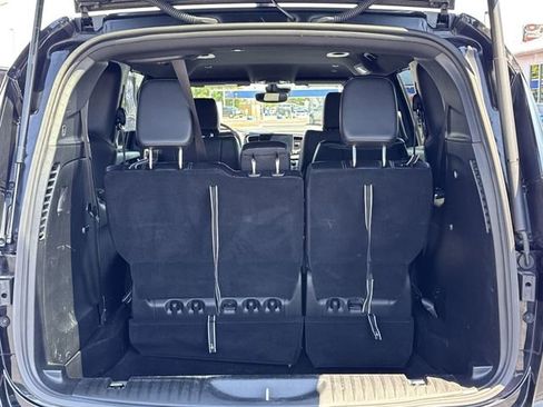Used 2025 Chrysler Pacifica Select FWD image 13