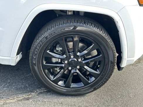 Used 2022 Jeep Grand Cherokee Laredo X image 14