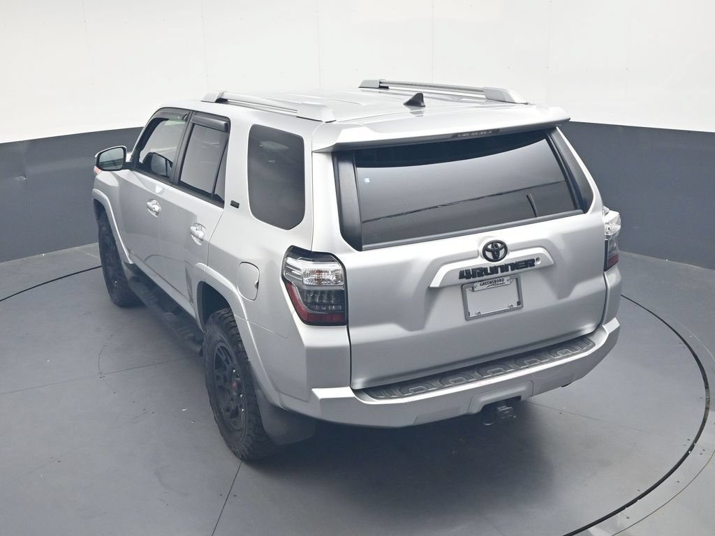 Used 2017 Toyota 4Runner SR5 AWD/4WD image 22