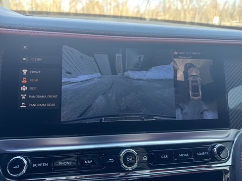 Used 2022 Bentley Flying Spur Plug-In Hybrid image 24