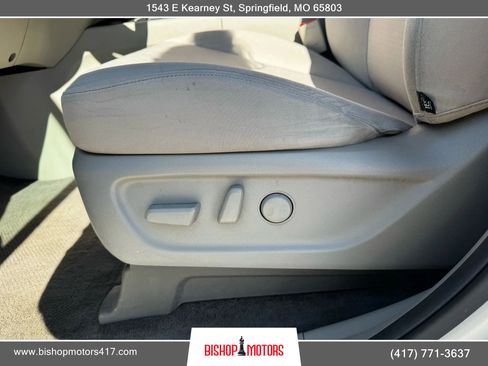 Used 2017 Kia Sedona LX image 27
