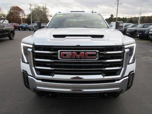 Used 2024 GMC Sierra 2500 SLE w/ SLE Convenience Package image 4