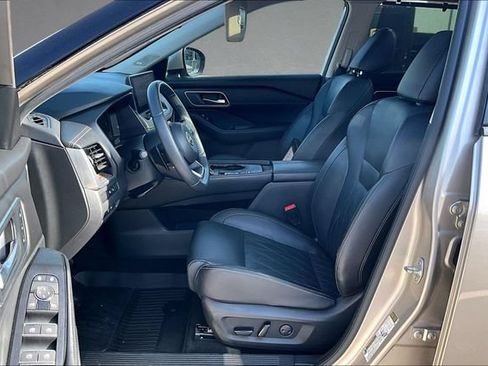 Used 2024 Nissan Rogue Platinum FWD image 22